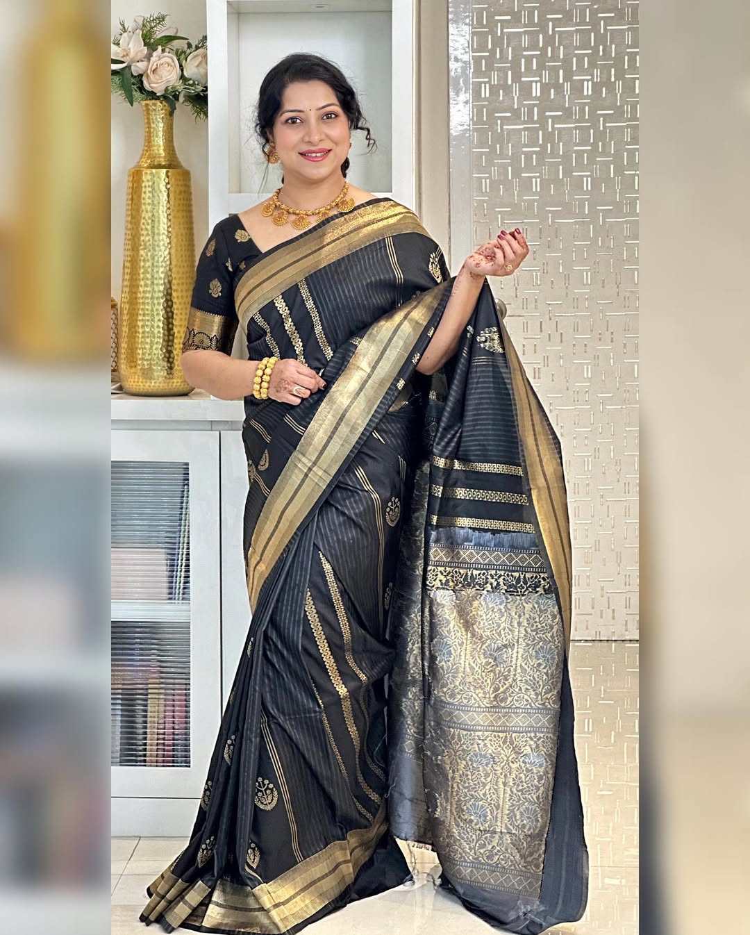 Opulent Black Soft Silk Saree With Flameboyant Blouse Piece