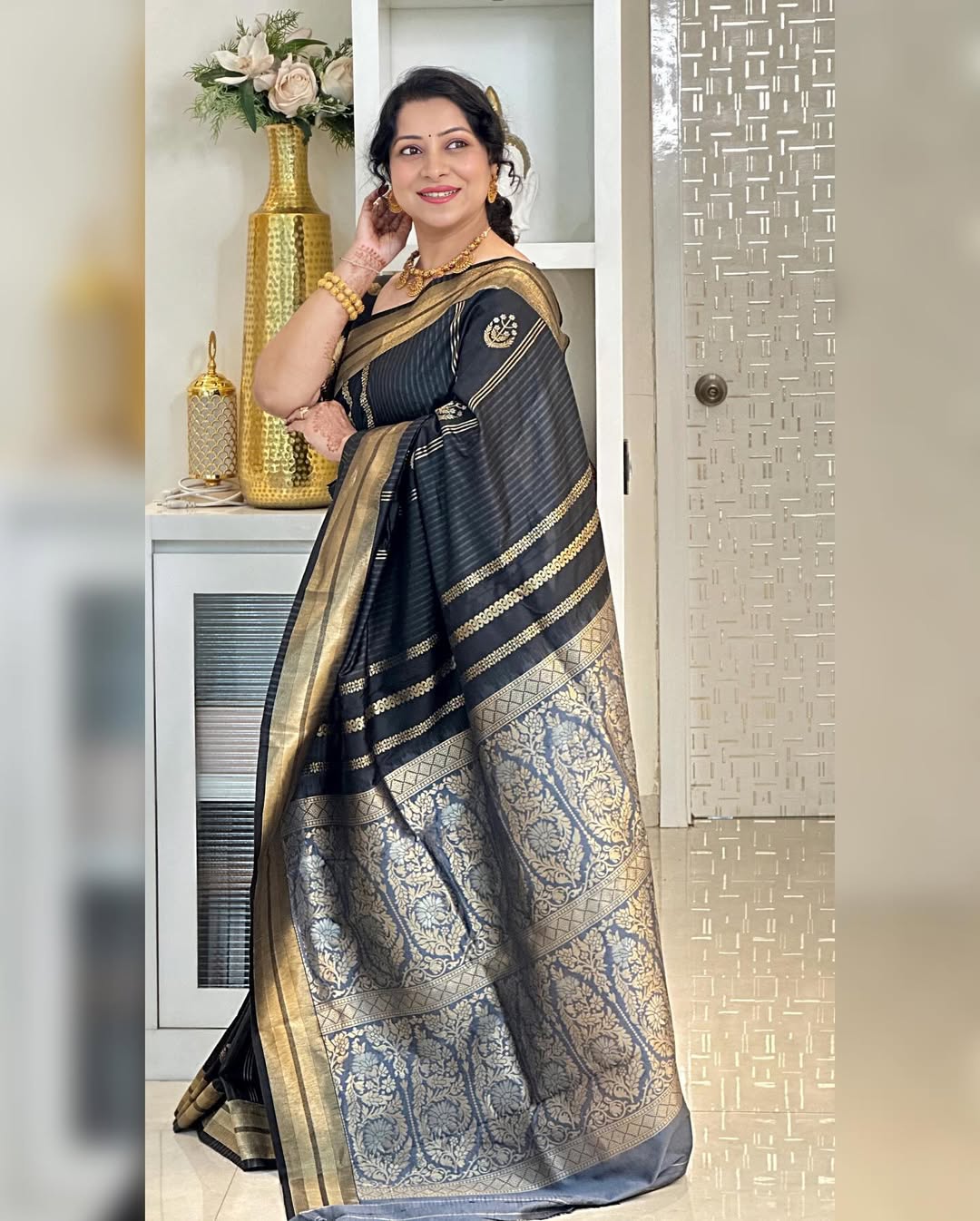 Opulent Black Soft Silk Saree With Flameboyant Blouse Piece