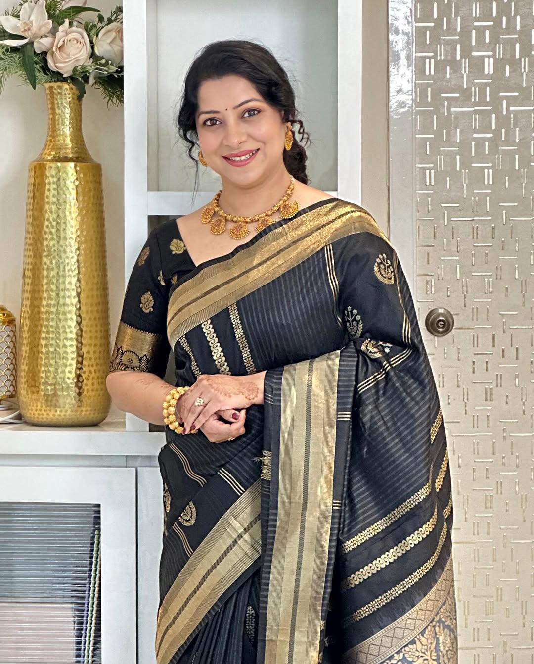 Opulent Black Soft Silk Saree With Flameboyant Blouse Piece