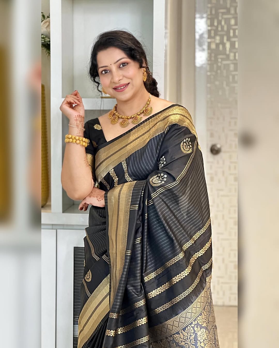 Opulent Black Soft Silk Saree With Flameboyant Blouse Piece