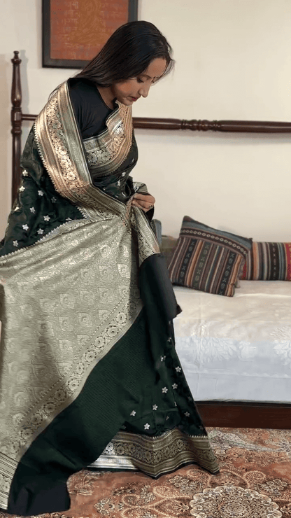 Ratatouille Dark Green Soft Silk Saree With Pulsating Blouse Piece