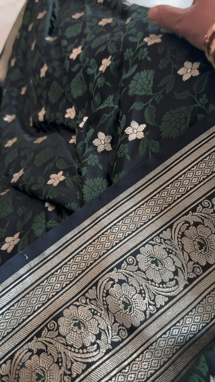 Ratatouille Dark Green Soft Silk Saree With Pulsating Blouse Piece