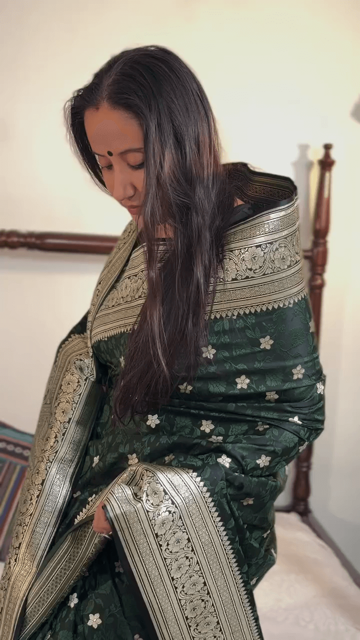 Ratatouille Dark Green Soft Silk Saree With Pulsating Blouse Piece