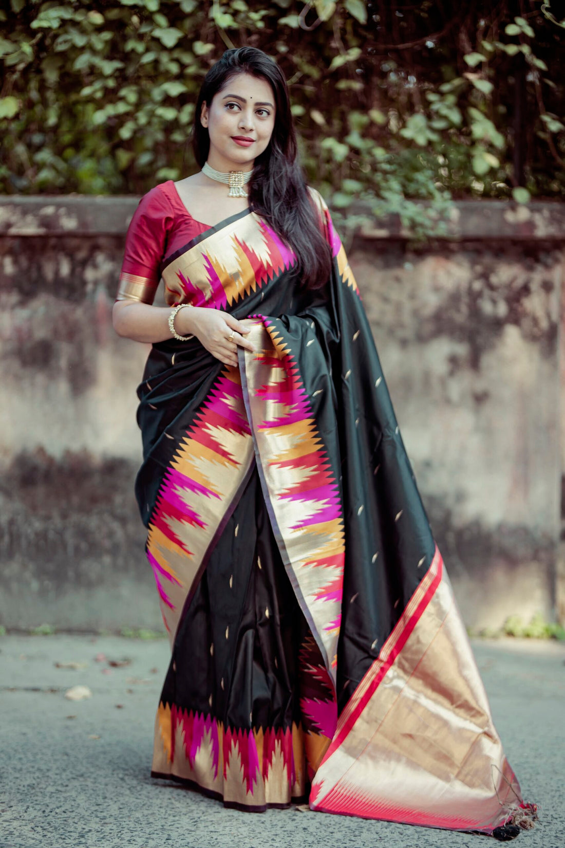 Vestigial Black Soft Silk Saree With Fragrant Blouse Piece