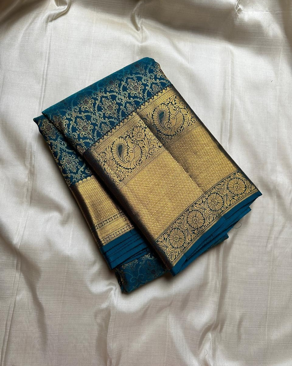 Mesmeric Rama Soft Banarasi Silk Saree With Breathtaking Blouse Piece