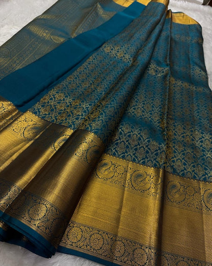 Mesmeric Rama Soft Banarasi Silk Saree With Breathtaking Blouse Piece