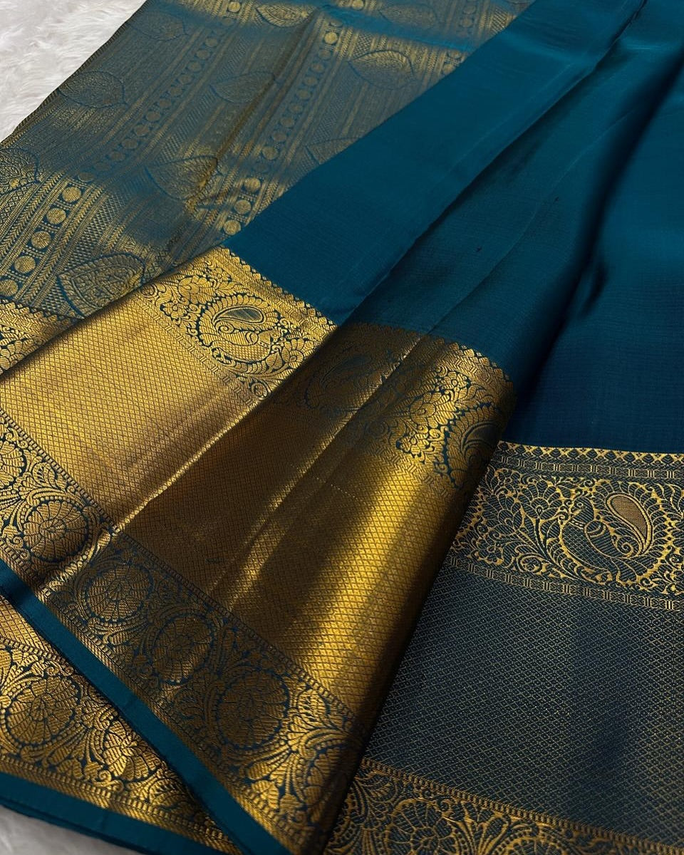 Mesmeric Rama Soft Banarasi Silk Saree With Breathtaking Blouse Piece