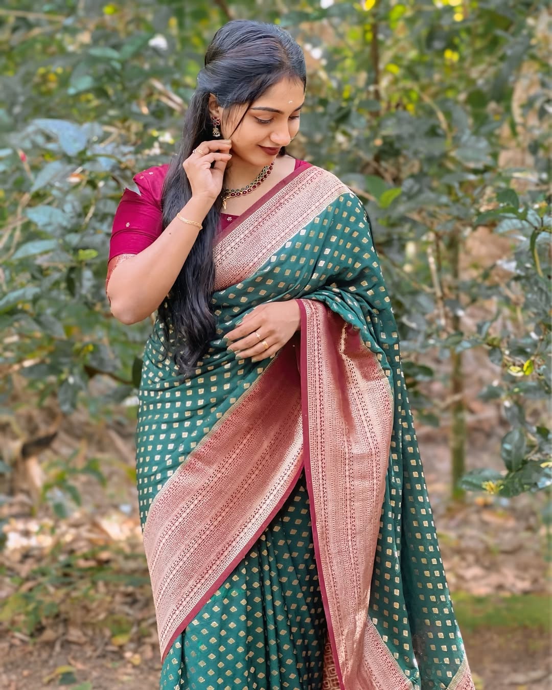 Felicitous Dark Green Soft Silk Saree With Seraglio Blouse Piece