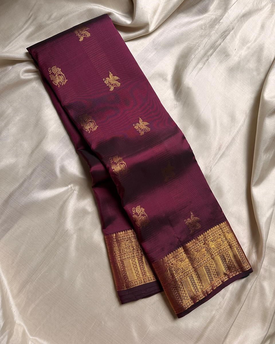 Capricious Pruple Soft Banarasi Silk Saree With Demanding Blouse Piece