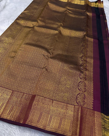 Capricious Pruple Soft Banarasi Silk Saree With Demanding Blouse Piece