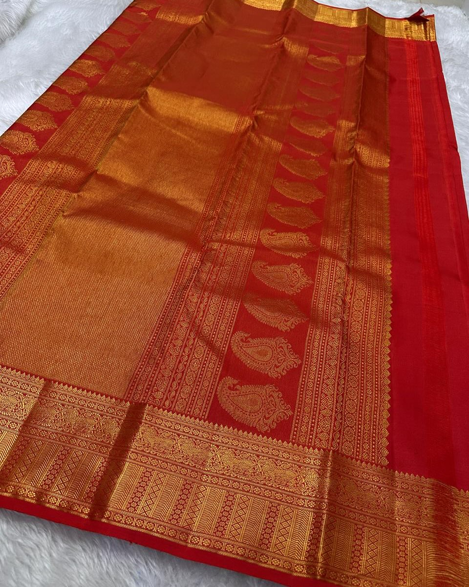 Enamoring Red Soft Banarasi Silk Saree With Magnetic Blouse Piece