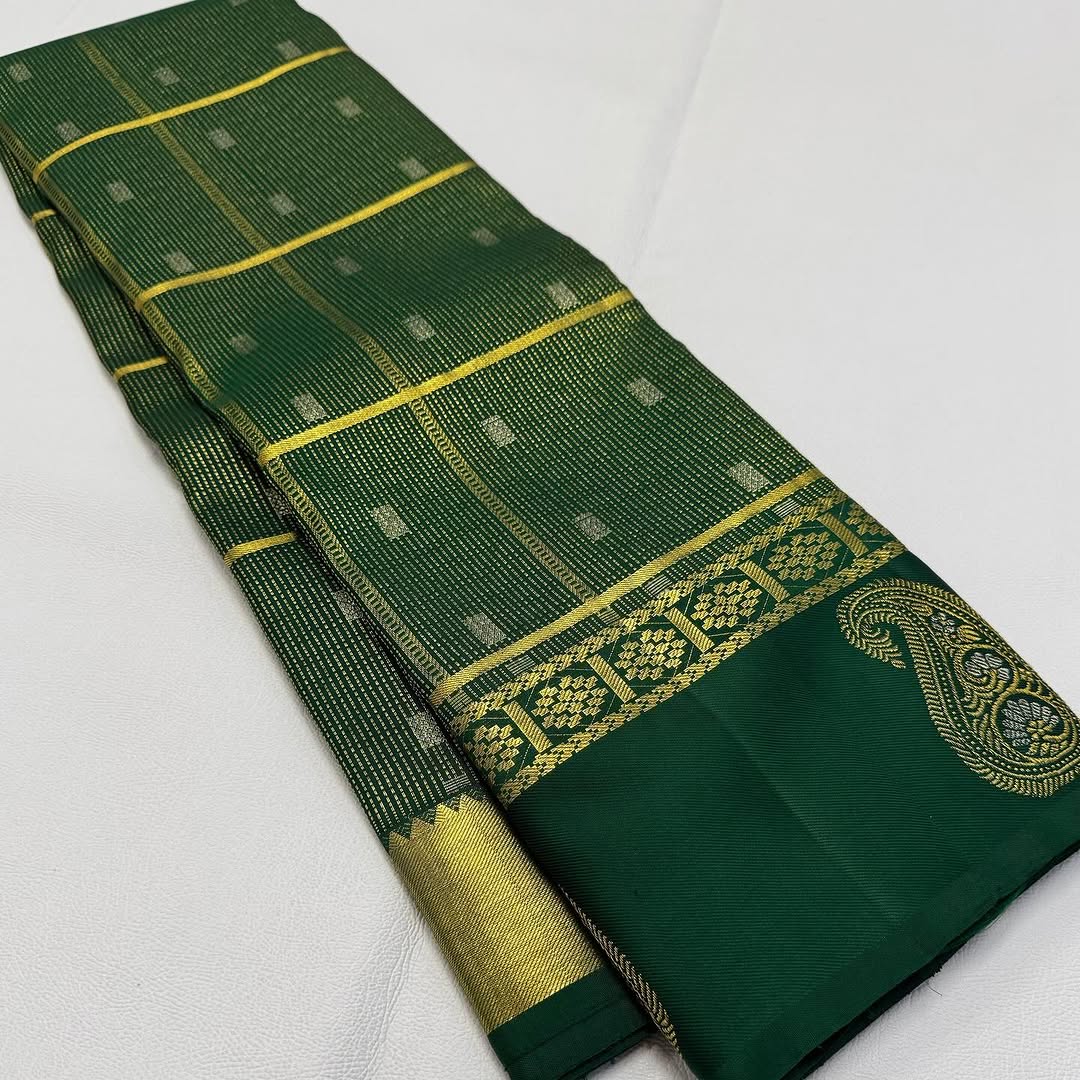 Gratifying Dark Green Soft Banarasi Silk Saree With Radiant Blouse Piece