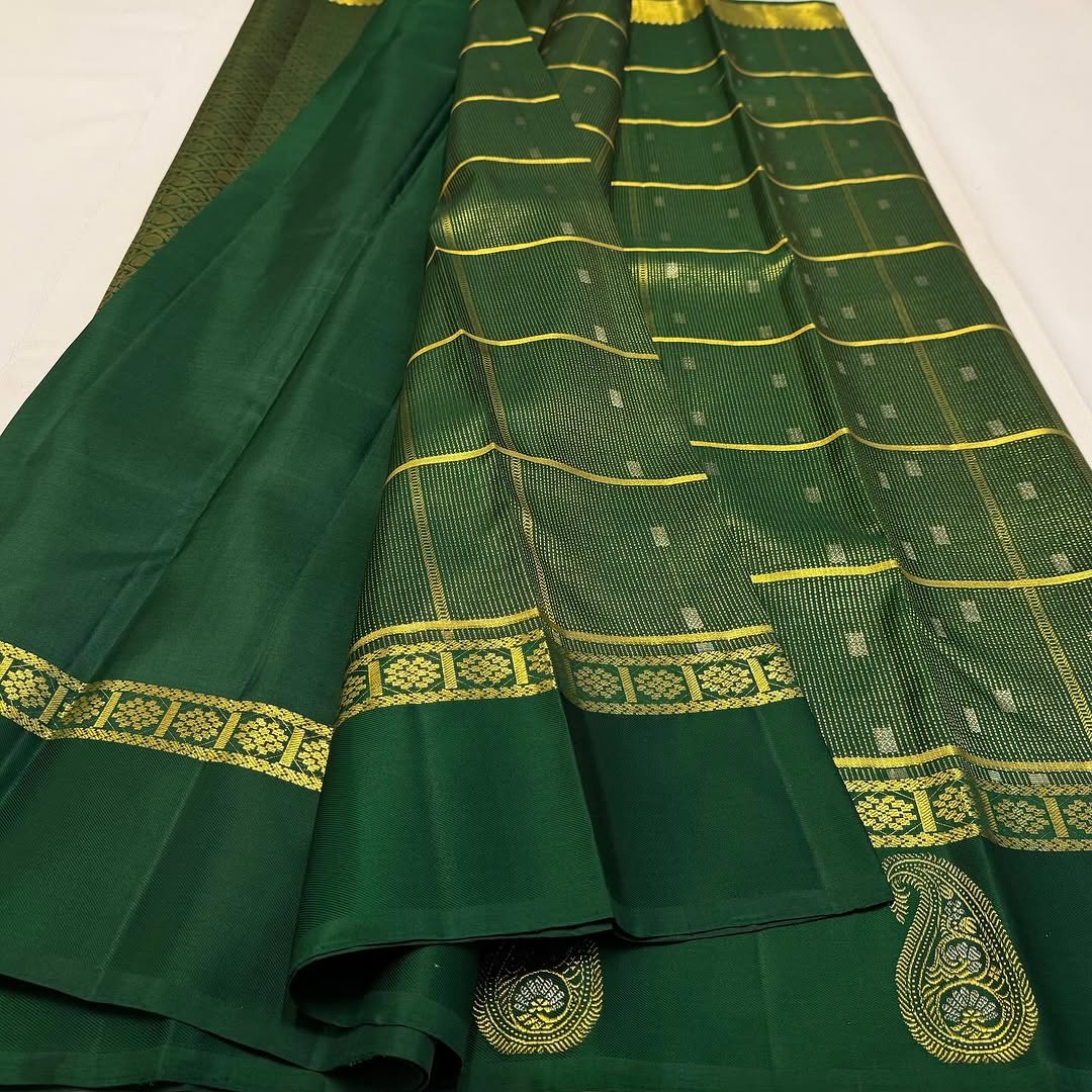 Gratifying Dark Green Soft Banarasi Silk Saree With Radiant Blouse Piece