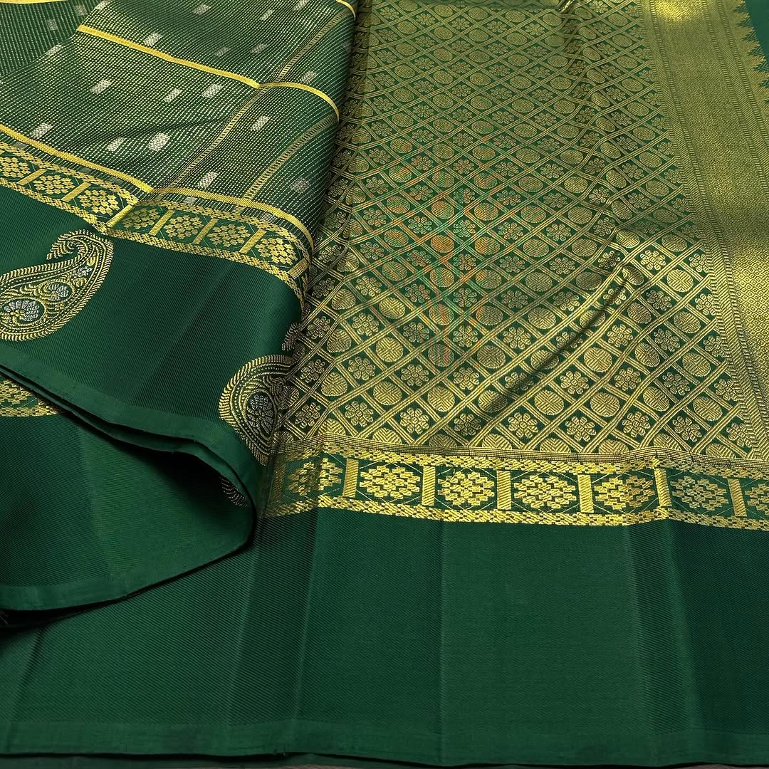 Gratifying Dark Green Soft Banarasi Silk Saree With Radiant Blouse Piece