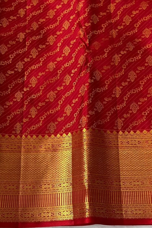 Load image into Gallery viewer, Captivating Red Soft Banarasi Silk Saree With Prodigal Blouse Piece
