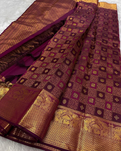 Prettiest Purple Soft Silk Saree With Improbable  Blouse Piece