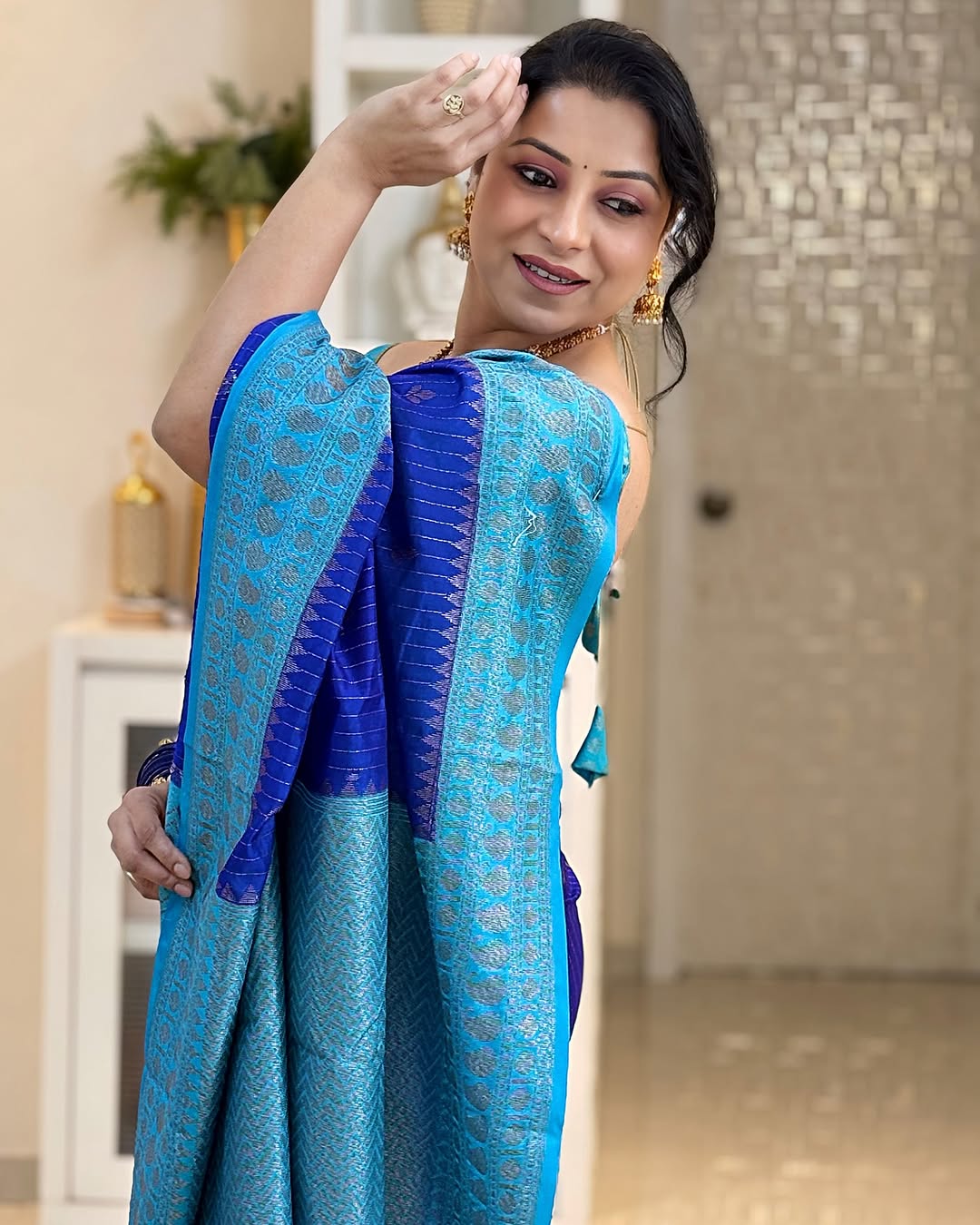 Skinny Blue Soft Silk Saree With Designer Blouse Piece