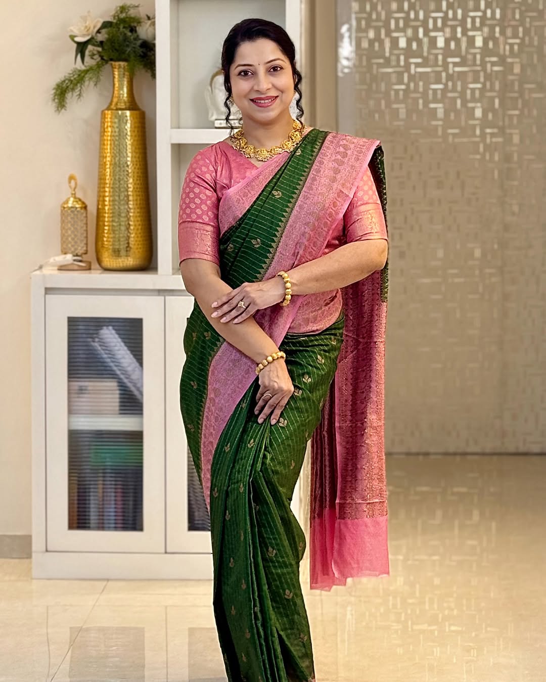 Bewitching Green Soft Silk Saree With Opulent Blouse Piece