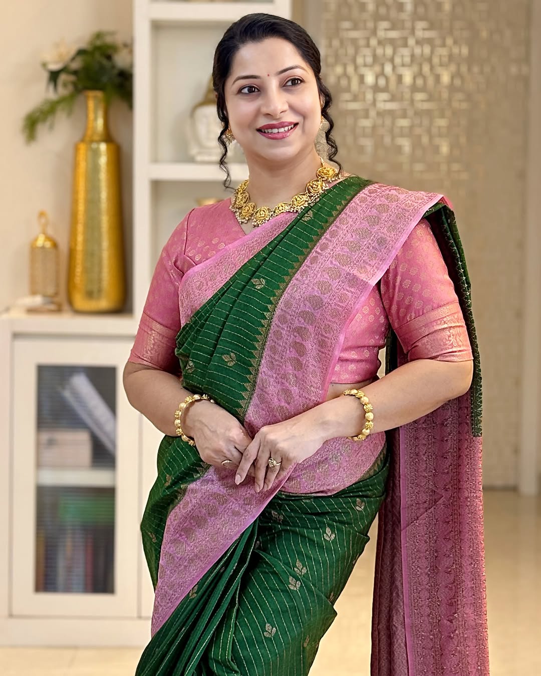 Bewitching Green Soft Silk Saree With Opulent Blouse Piece
