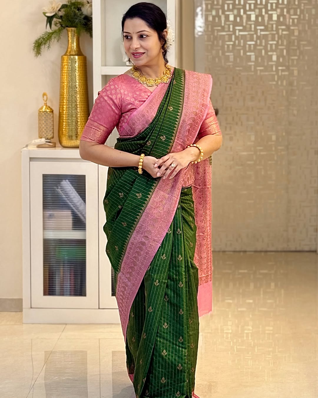 Bewitching Green Soft Silk Saree With Opulent Blouse Piece