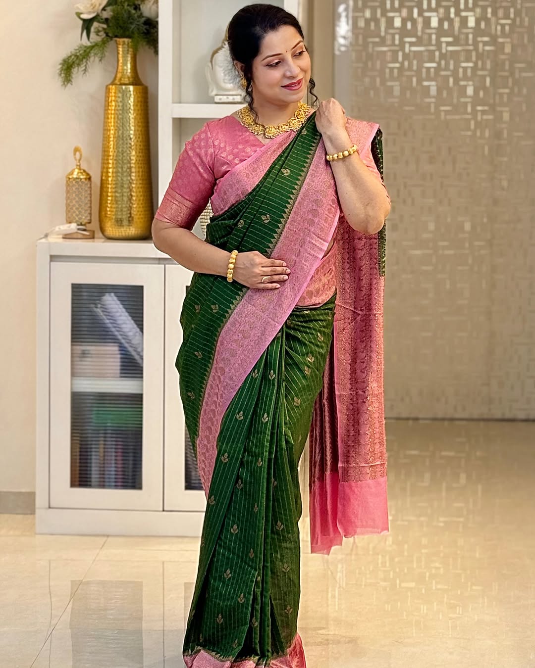 Bewitching Green Soft Silk Saree With Opulent Blouse Piece