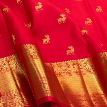 Proficient Red Soft Banarasi Silk Saree With Seraphic Blouse Piece