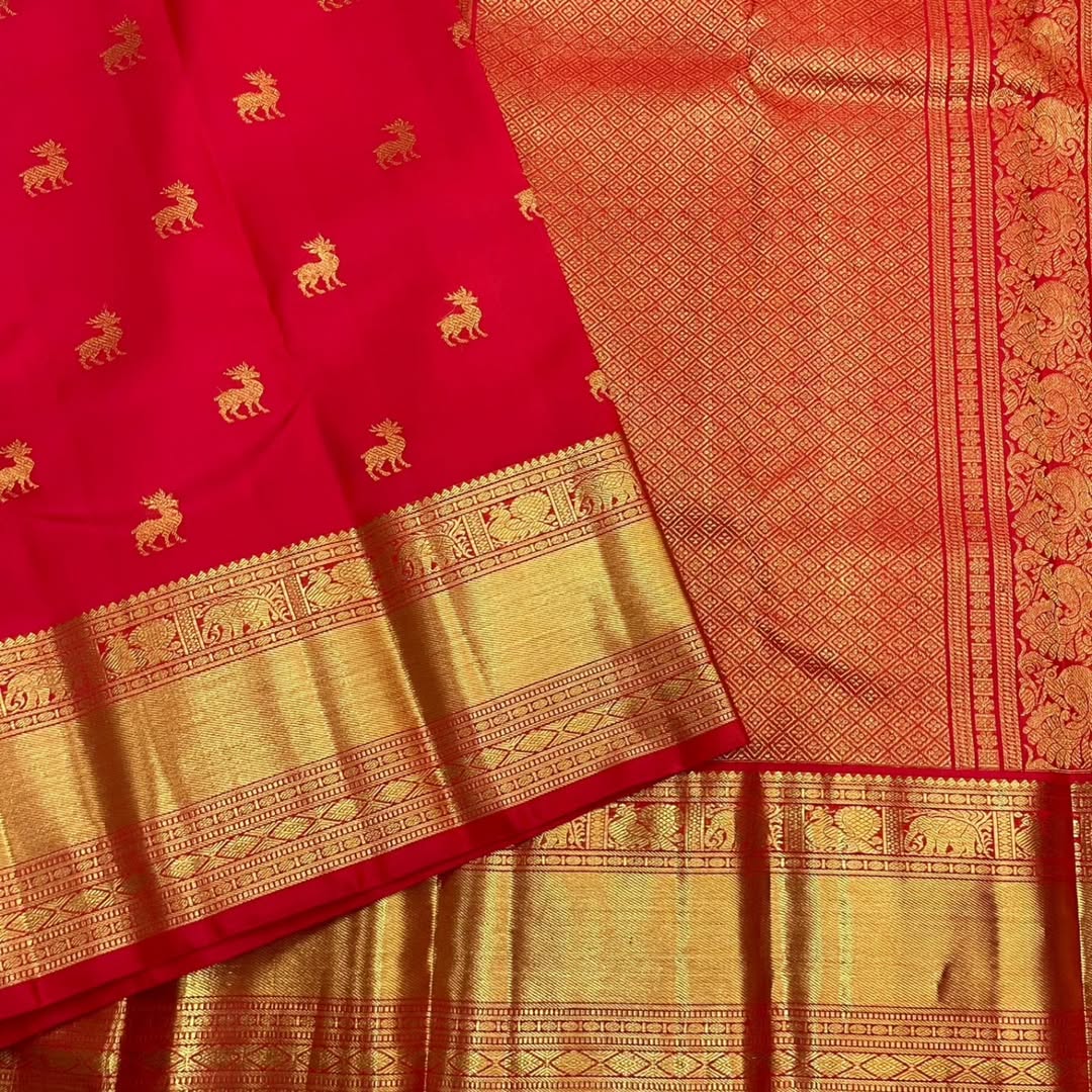 Proficient Red Soft Banarasi Silk Saree With Seraphic Blouse Piece