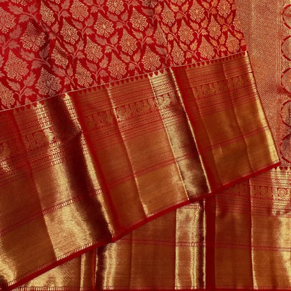 Improbable Red Soft Banarasi Silk Saree With Surpassing Blouse Piece