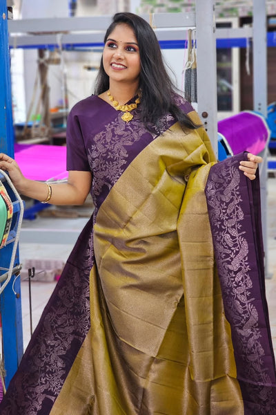 Outstanding Golden Soft Silk Saree With Sumptuous Blouse Piece