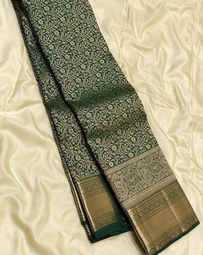 Eloquence Dark Green Soft Banarasi Silk Saree With Engrossing Blouse Piece