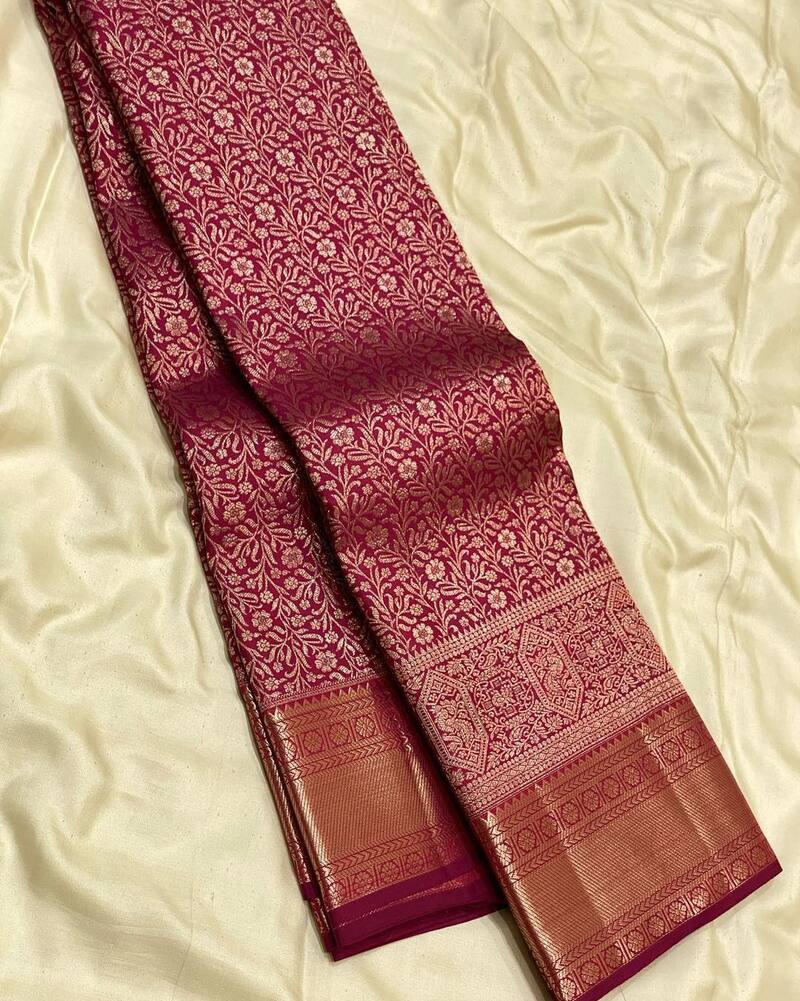 Inimitable Maroon Soft Banarasi Silk Saree With Exceptional Blouse Piece