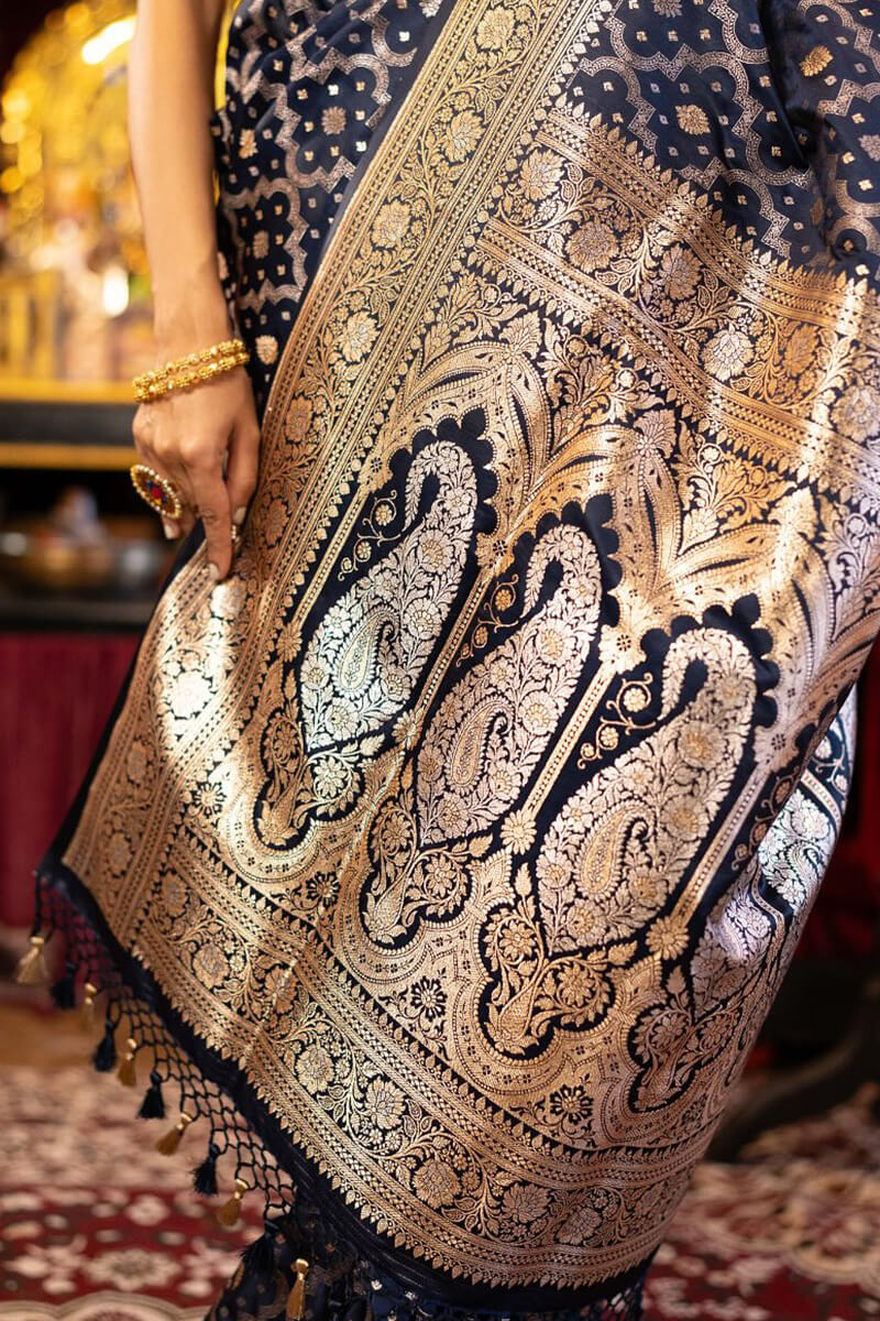 Exemplary Navy Blue Soft Banarasi Silk Saree With Panoply Blouse Piece