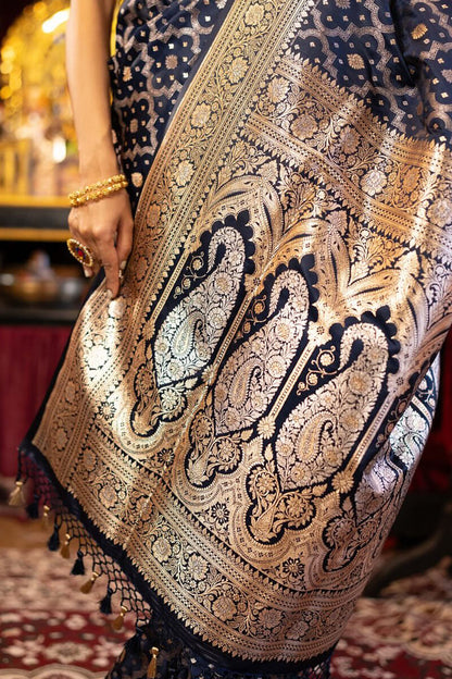 Exemplary Navy Blue Soft Banarasi Silk Saree With Panoply Blouse Piece