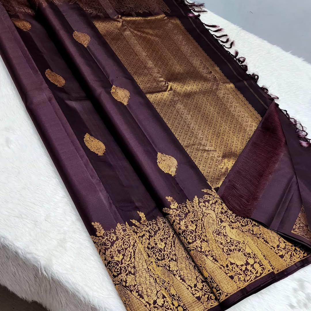 Adorning Purple Soft Banarasi Silk Saree With Classy Blouse Piece