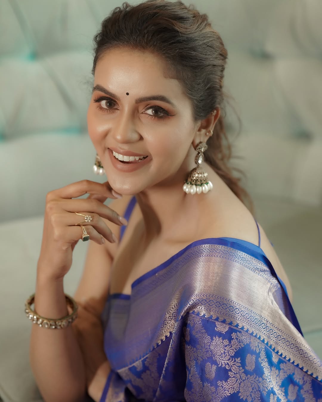 Incomparable Royal Blue Soft Banarasi Silk Saree With Invaluable Blouse Piece