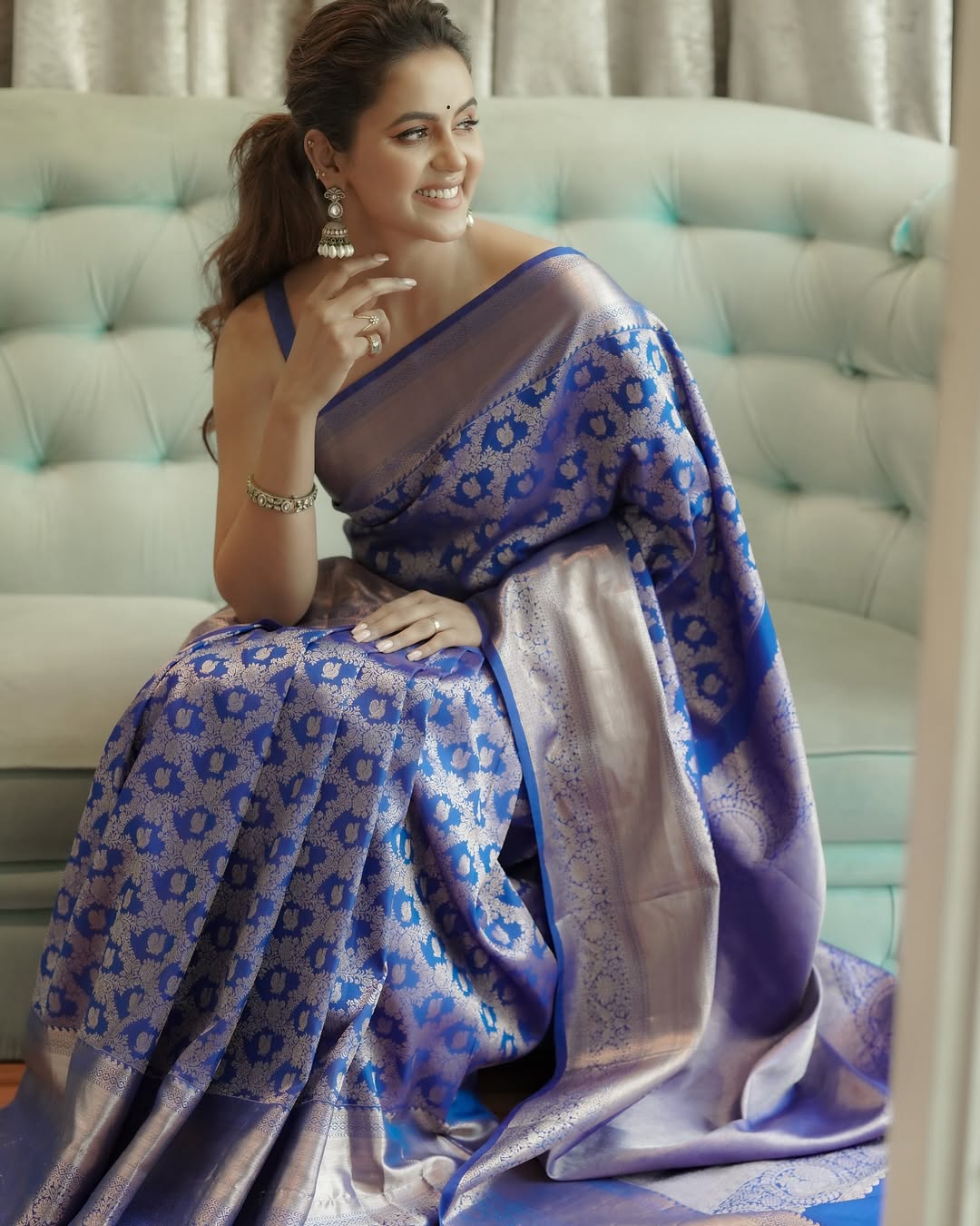 Incomparable Royal Blue Soft Banarasi Silk Saree With Invaluable Blouse Piece