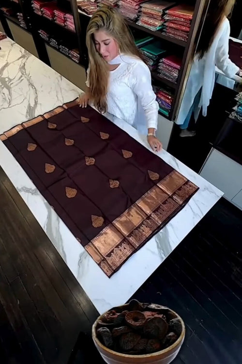 Load image into Gallery viewer, Trendy Purple Soft Banarasi Silk Saree With Forbearance Blouse Piece
