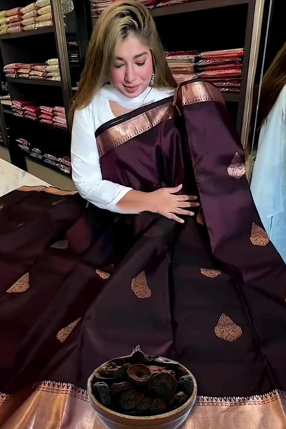 Trendy Purple Soft Banarasi Silk Saree With Forbearance Blouse Piece