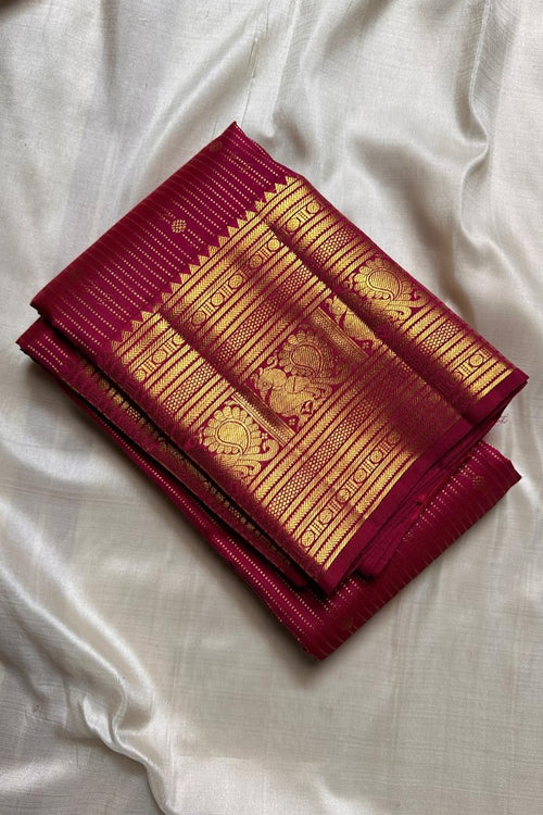 Load image into Gallery viewer, Splendiferous Dark Pink Soft Banarasi Silk Saree With Stylish Blouse Piece
