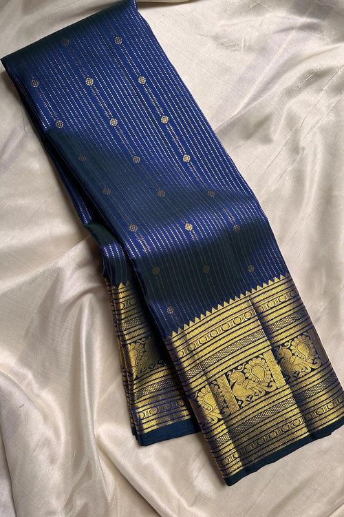 Load image into Gallery viewer, Engrossing Navy Blue Soft Banarasi Silk Saree With Gratifying Blouse Piece
