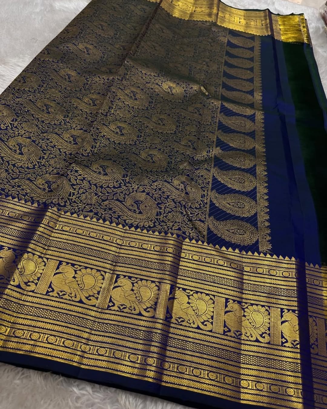 Engrossing Navy Blue Soft Banarasi Silk Saree With Gratifying Blouse Piece