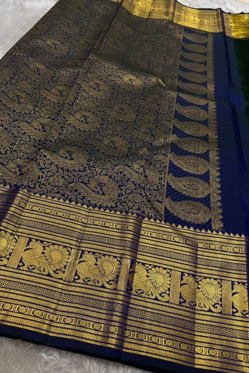 Load image into Gallery viewer, Engrossing Navy Blue Soft Banarasi Silk Saree With Gratifying Blouse Piece
