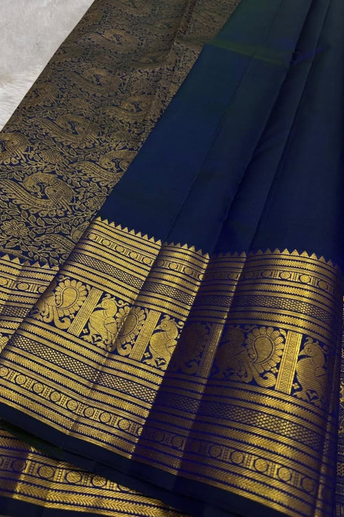 Load image into Gallery viewer, Engrossing Navy Blue Soft Banarasi Silk Saree With Gratifying Blouse Piece
