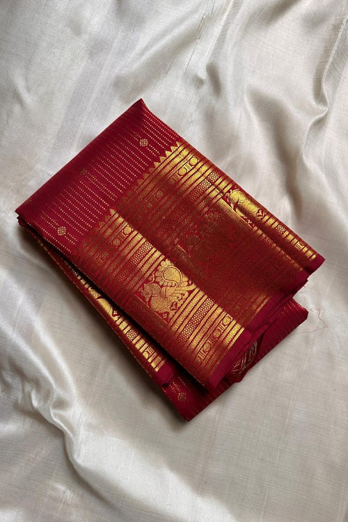 Load image into Gallery viewer, Pulsating Red Soft Banarasi Silk Saree With Conflate Blouse Piece
