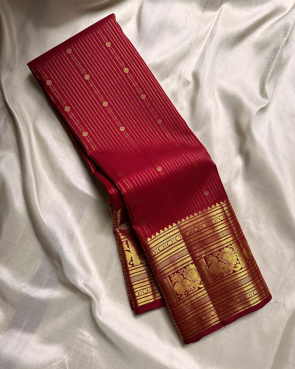 Pulsating Red Soft Banarasi Silk Saree With Conflate Blouse Piece