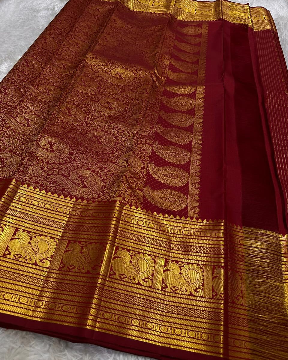 Pulsating Red Soft Banarasi Silk Saree With Conflate Blouse Piece