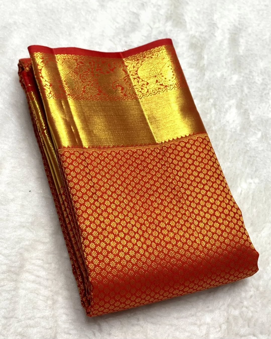 Sumptuous Red Soft Banarasi Silk Saree With Bewitching Blouse Piece