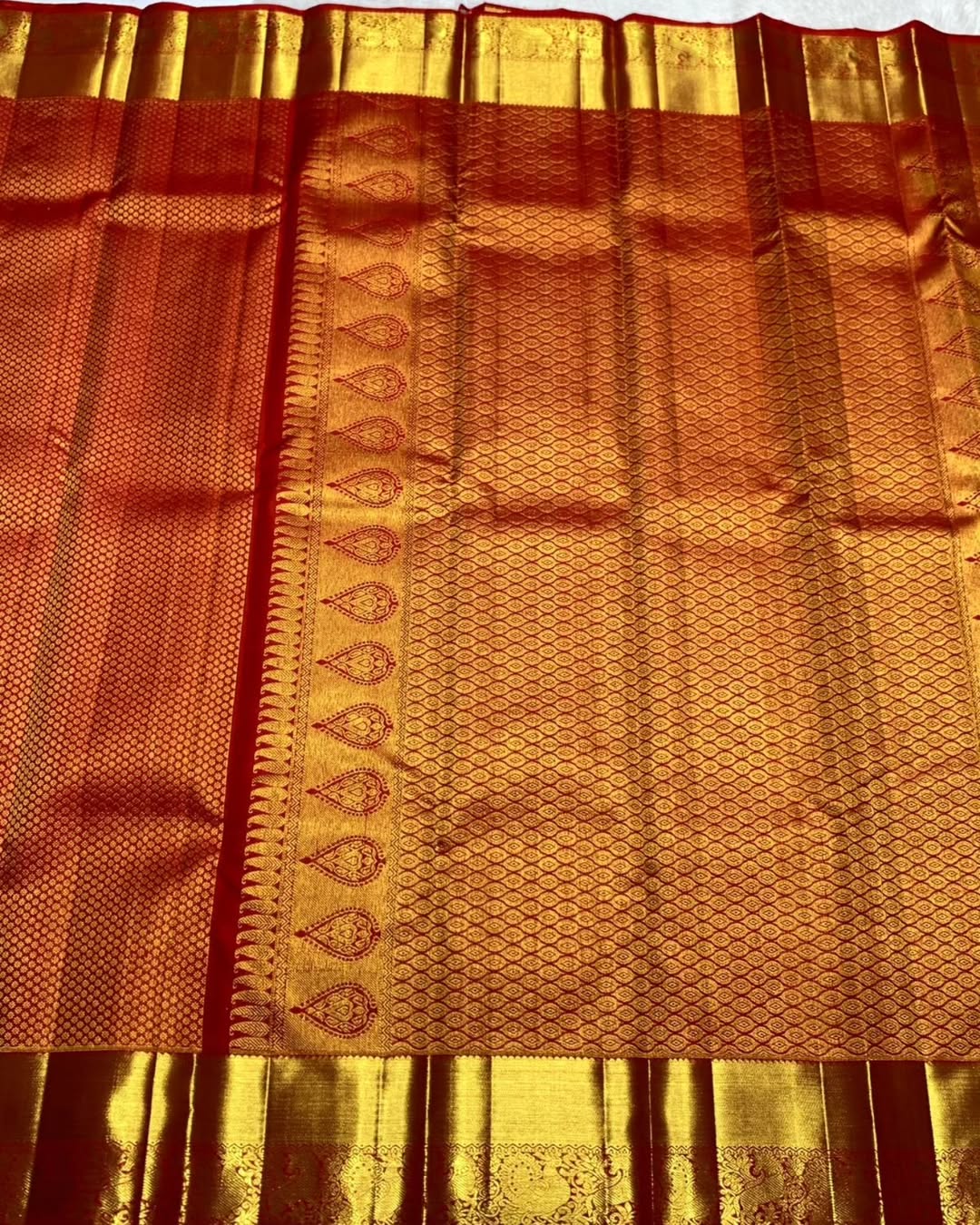Sumptuous Red Soft Banarasi Silk Saree With Bewitching Blouse Piece