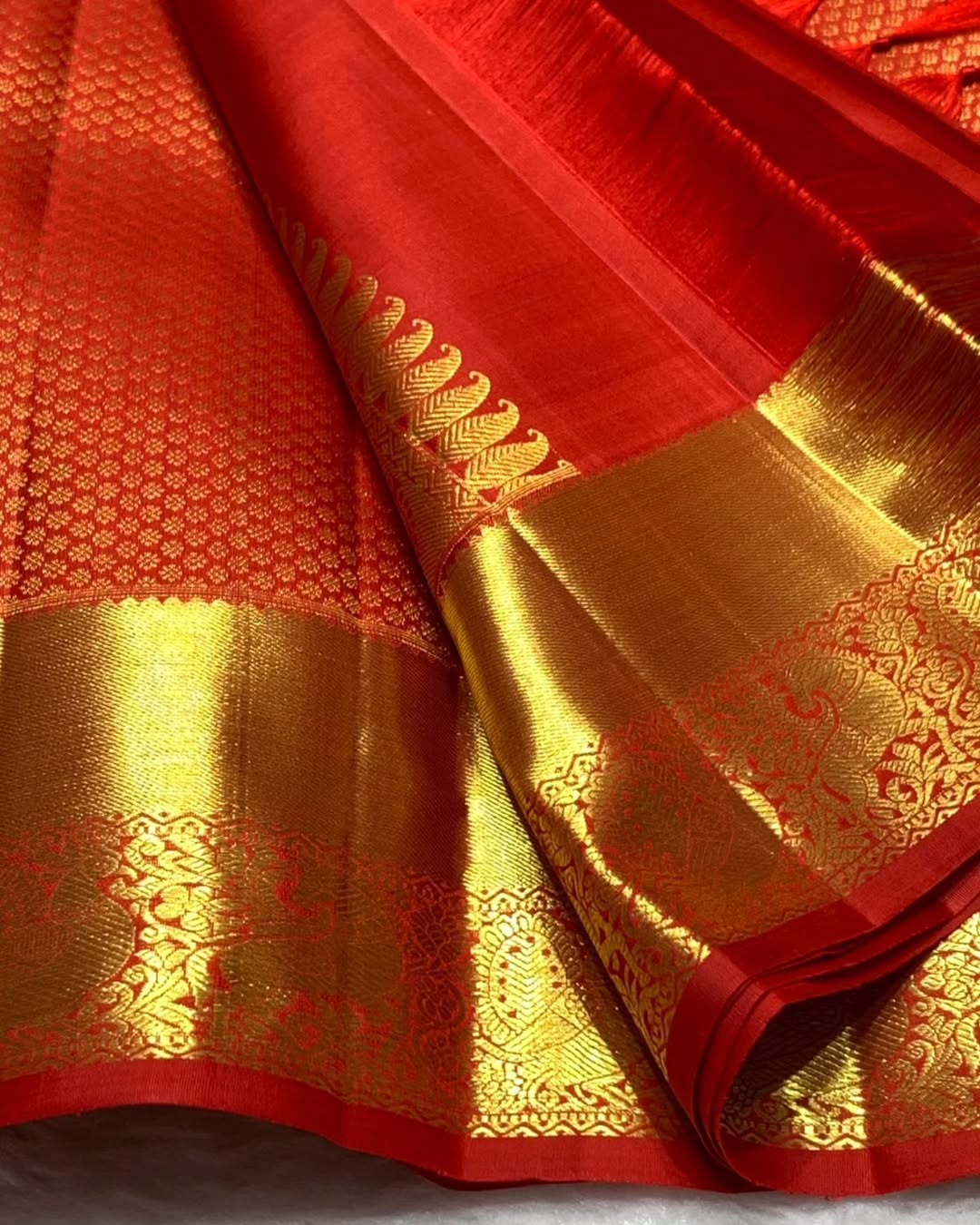 Sumptuous Red Soft Banarasi Silk Saree With Bewitching Blouse Piece