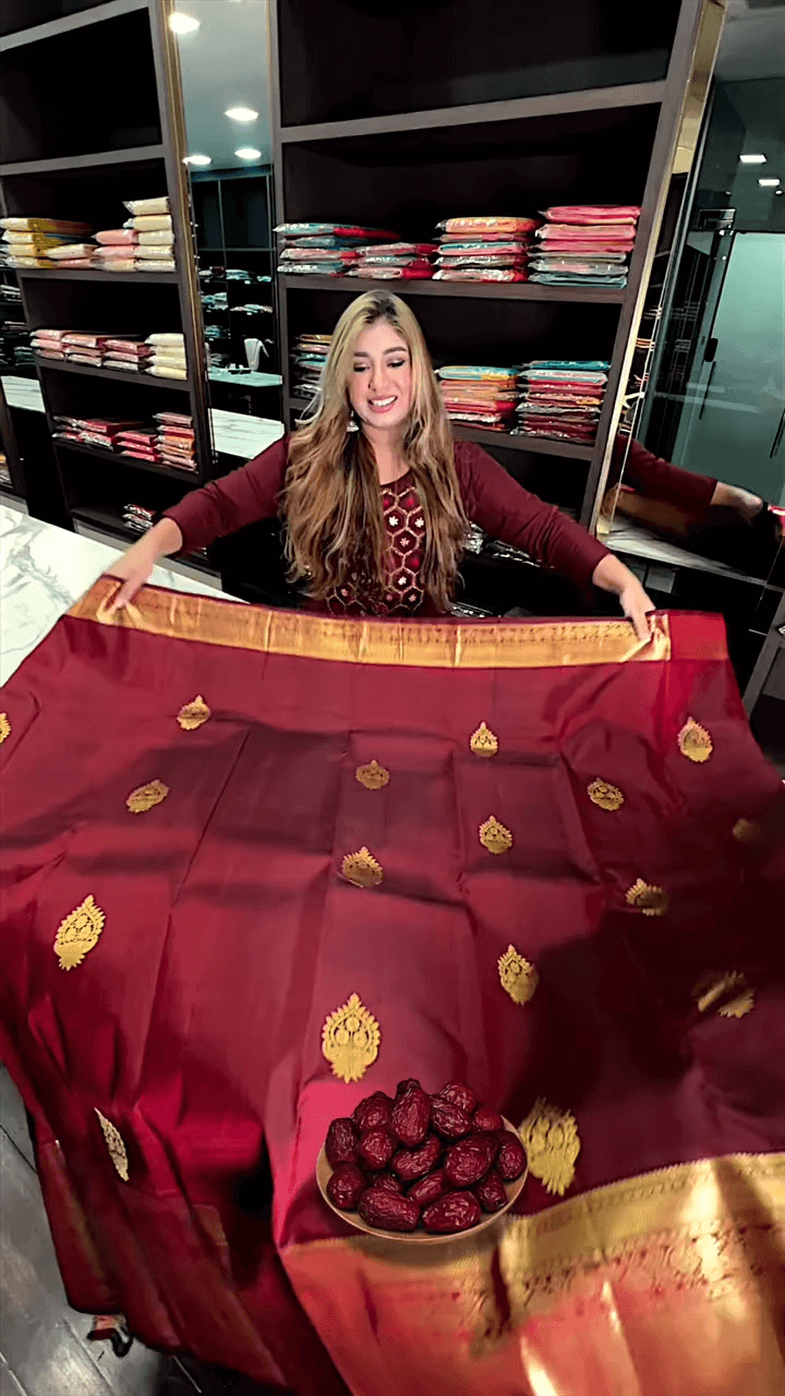 Eclat Maroon Soft Banarasi Silk Saree With Flameboyant Blouse Piece